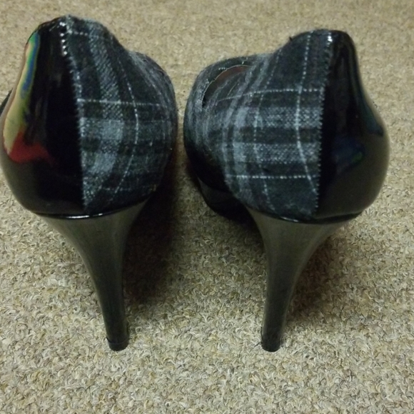Heels - Picture 4 of 6